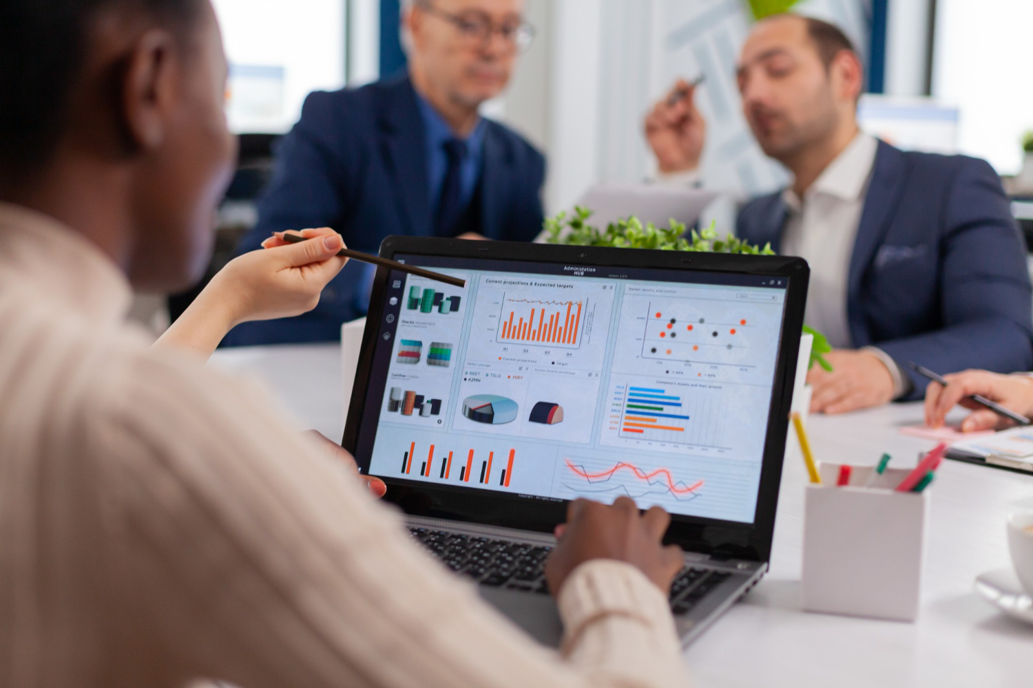 كيف تقيس أداء موظفيك بذكاء؟ دليلك لمؤشرات أداء الموارد البشرية (HR KPIs)
