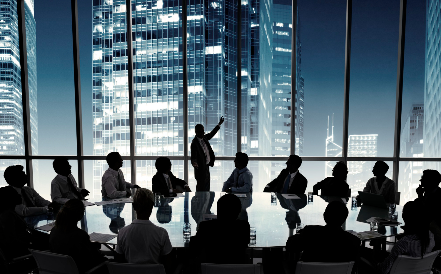 اجتماعاتك تنتهي بدون قرارات؟ دليلك لتنظيم اجتماعات فعّالة توفر وقتك